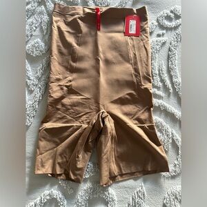 NWT Spanx high-waisted mid-thigh short Style No. SS1915 Cafe au Lait Large